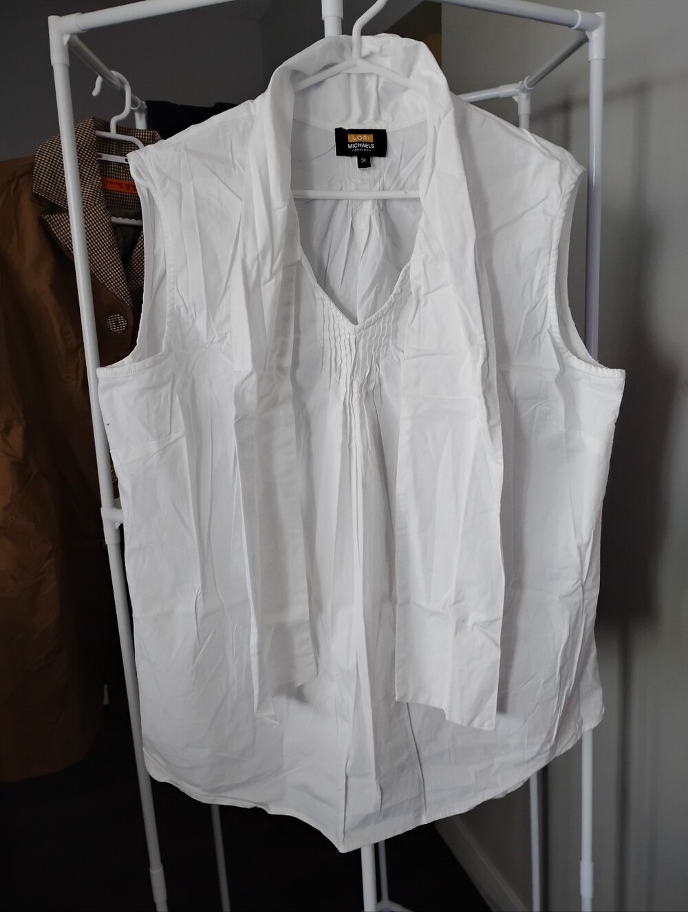 Lori Michaels Women's Cotton Sleeveless White Cropped Tie Front Side Zip Top